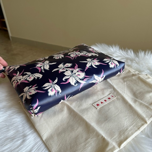 Auth Marni Large Clutch Wristlet with dust bag Made in Italy - Picture 12 of 13